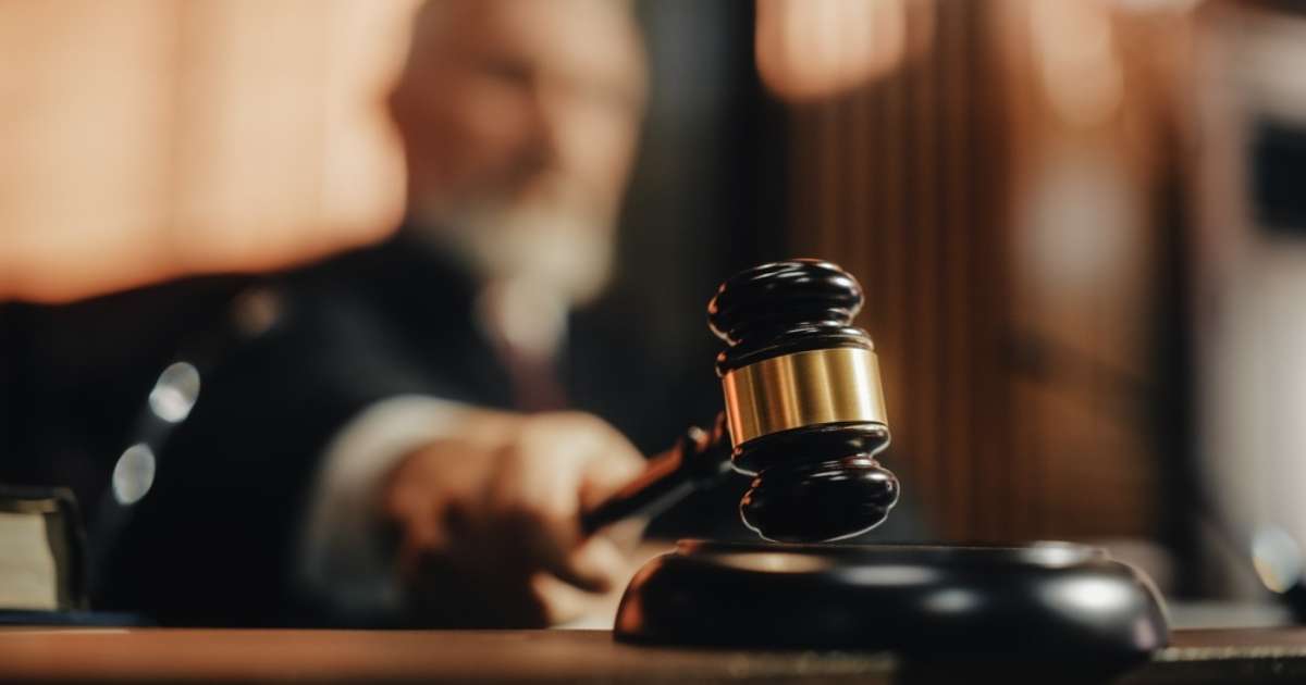 A judge hitting his gavel in an Ohio landlord case