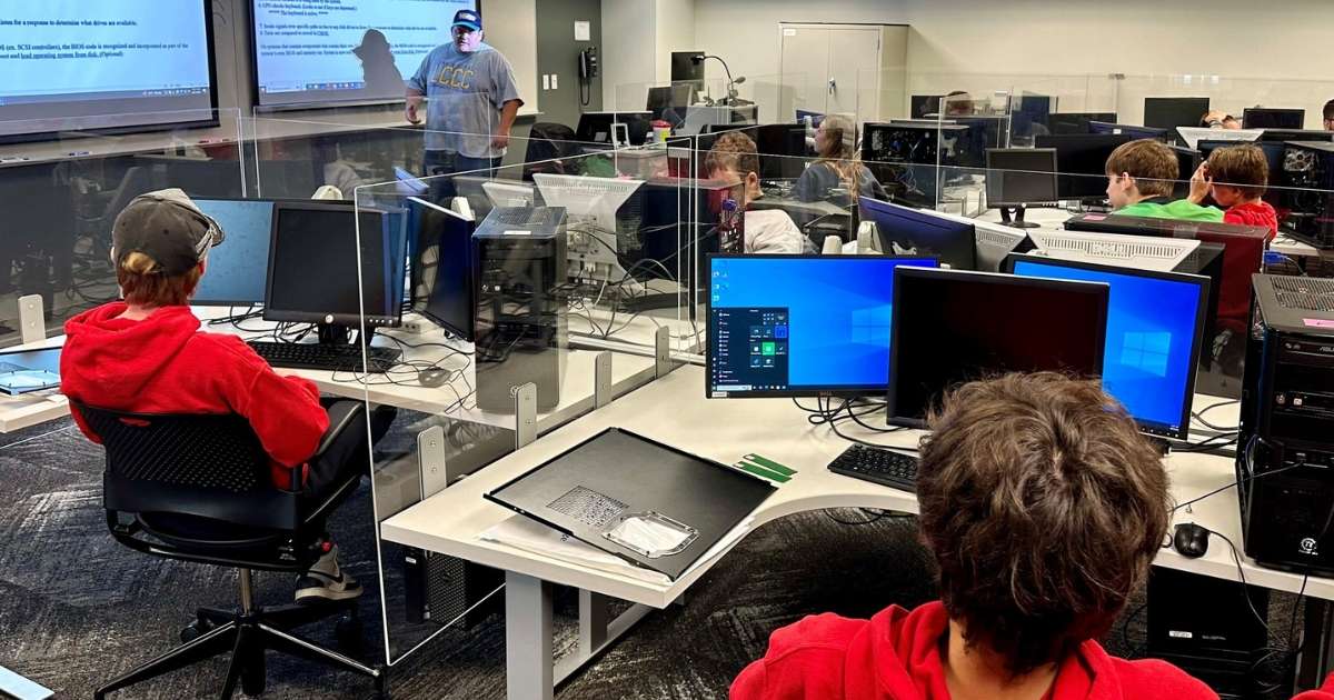 A computer class at Lorain County Community College (LCCC)